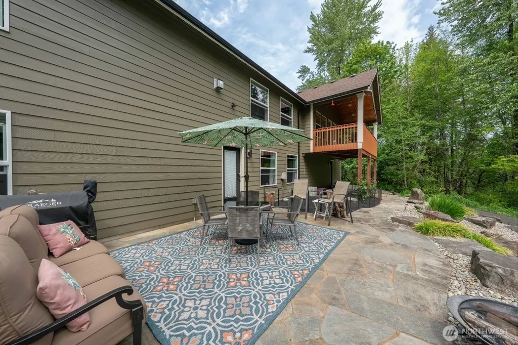 6031 139th Lane SW Rochester WA 98579