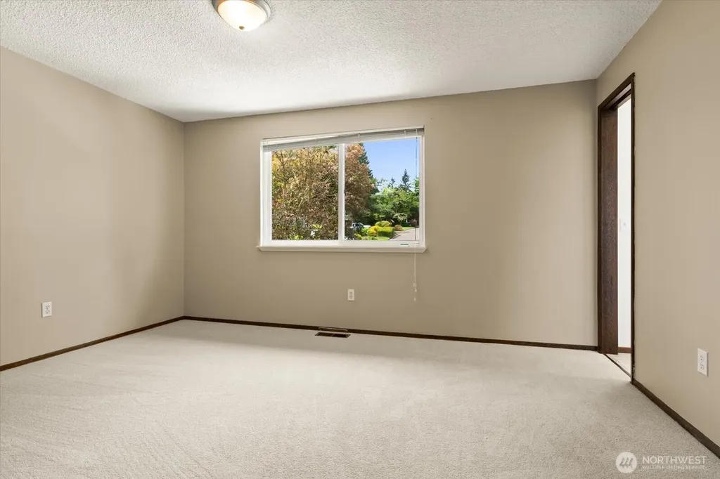 9236 NE 136th Place Kirkland WA 98034