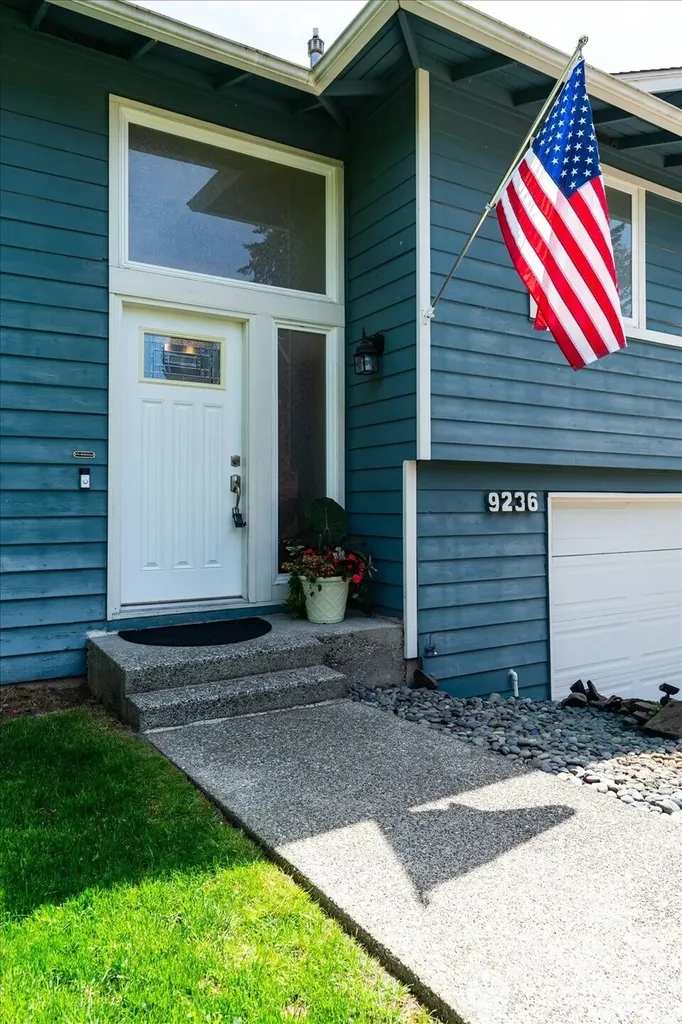 9236 NE 136th Place Kirkland WA 98034