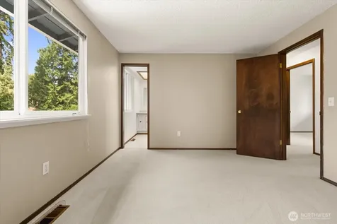 9236 NE 136th Place Kirkland WA 98034