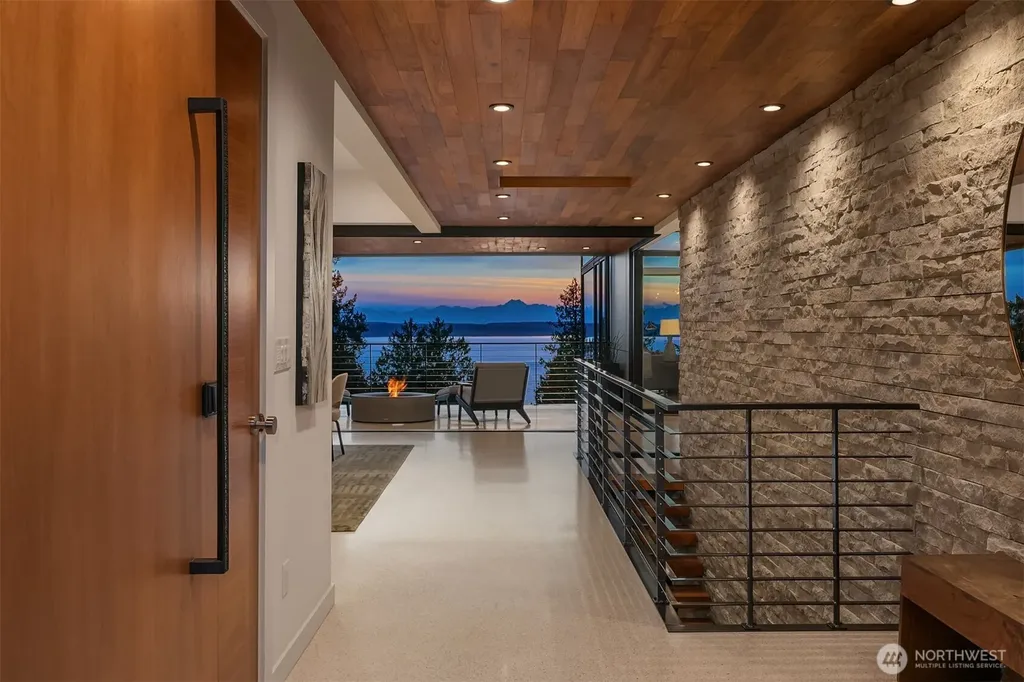 2825 Magnolia Boulevard W Seattle WA 98199