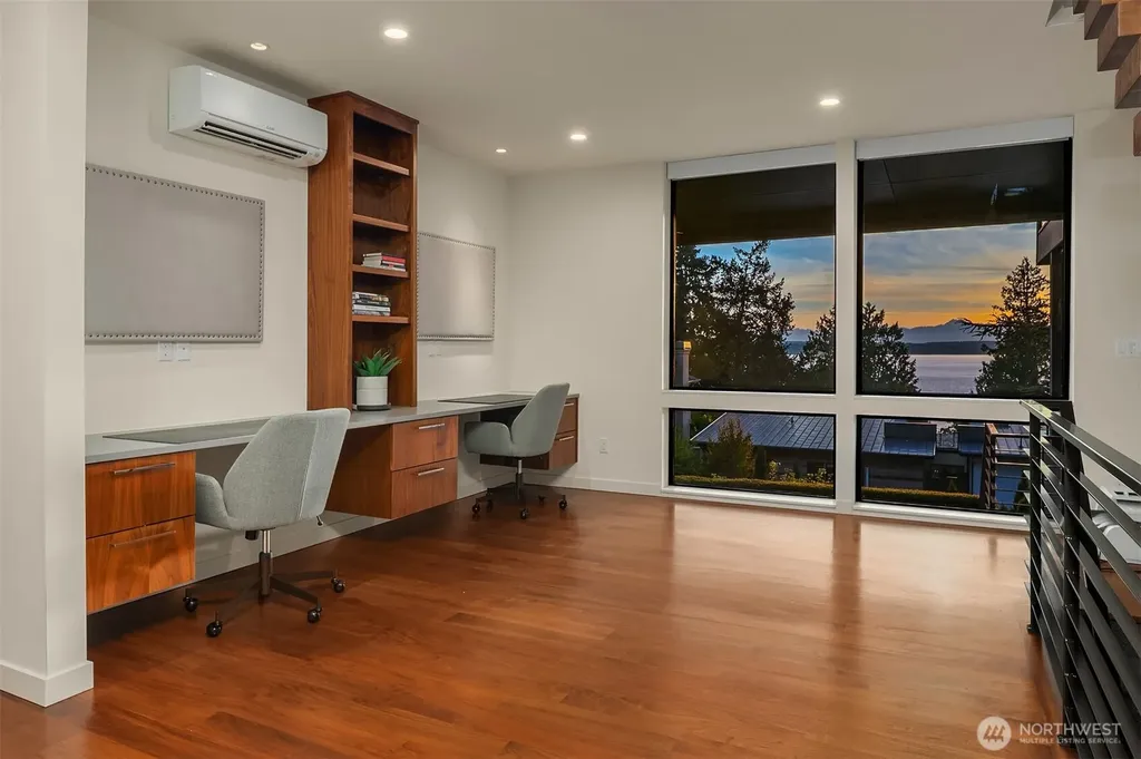 2825 Magnolia Boulevard W Seattle WA 98199