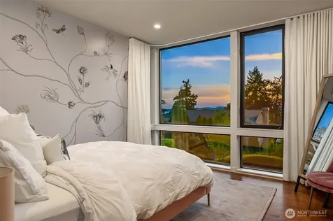 2825 Magnolia Boulevard W Seattle WA 98199