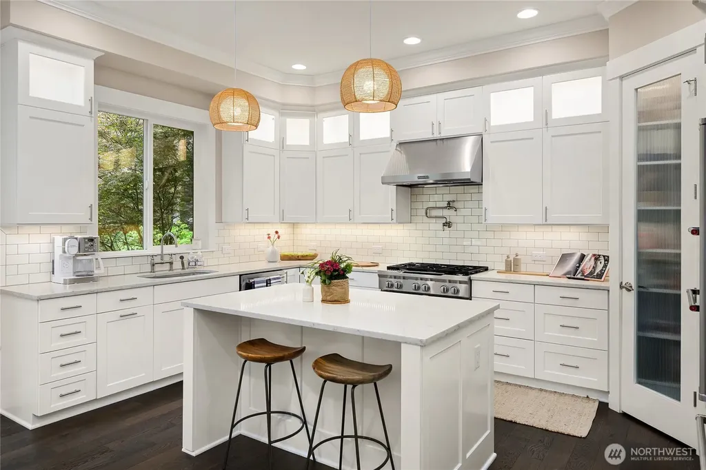 6903 NE New Brooklyn Road Bainbridge Island WA 98110