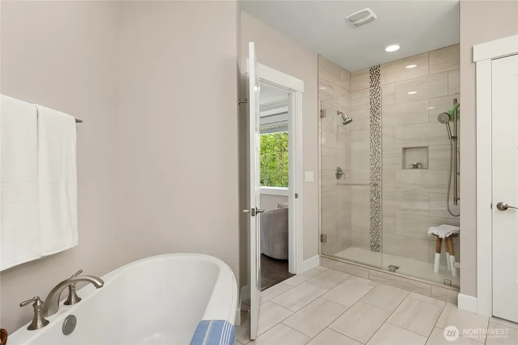 6903 NE New Brooklyn Road Bainbridge Island WA 98110