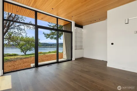 15137 Henderson Road Bainbridge Island WA 98110