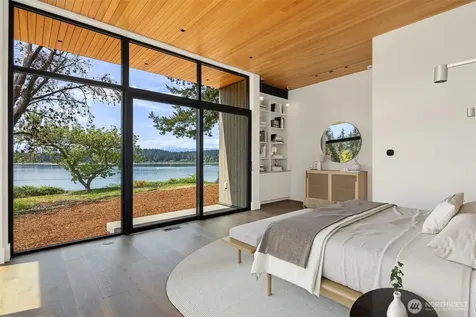 15137 Henderson Road Bainbridge Island WA 98110