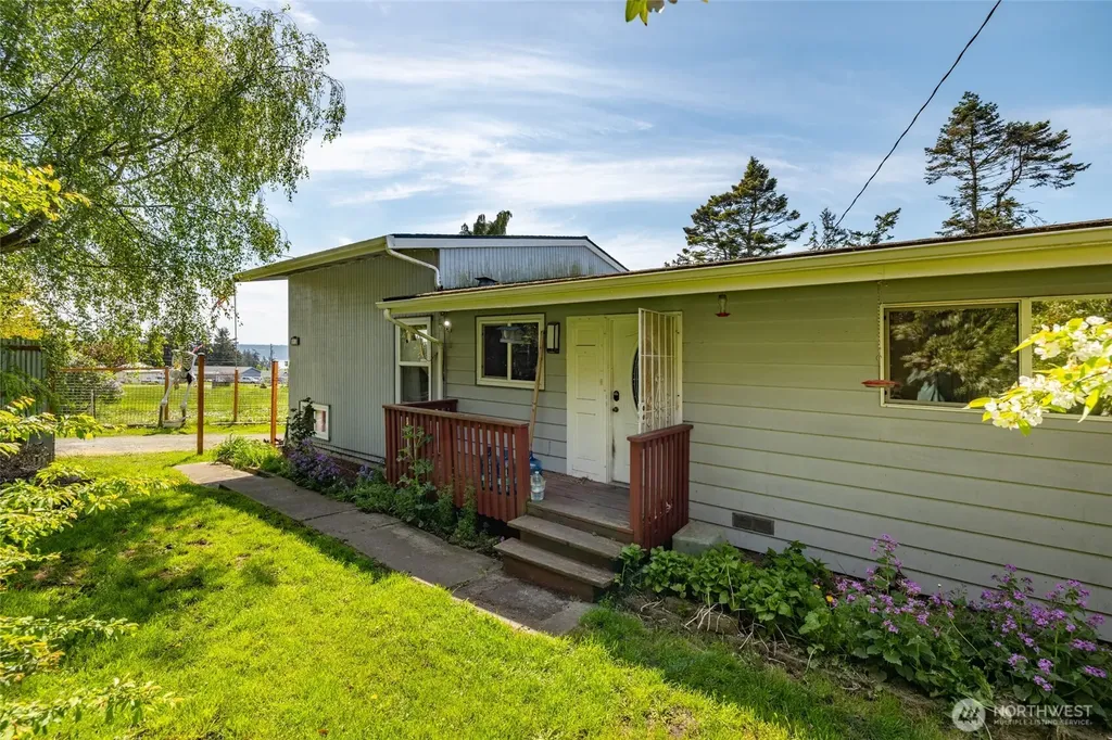 941 Diane Avenue Oak Harbor WA 98277