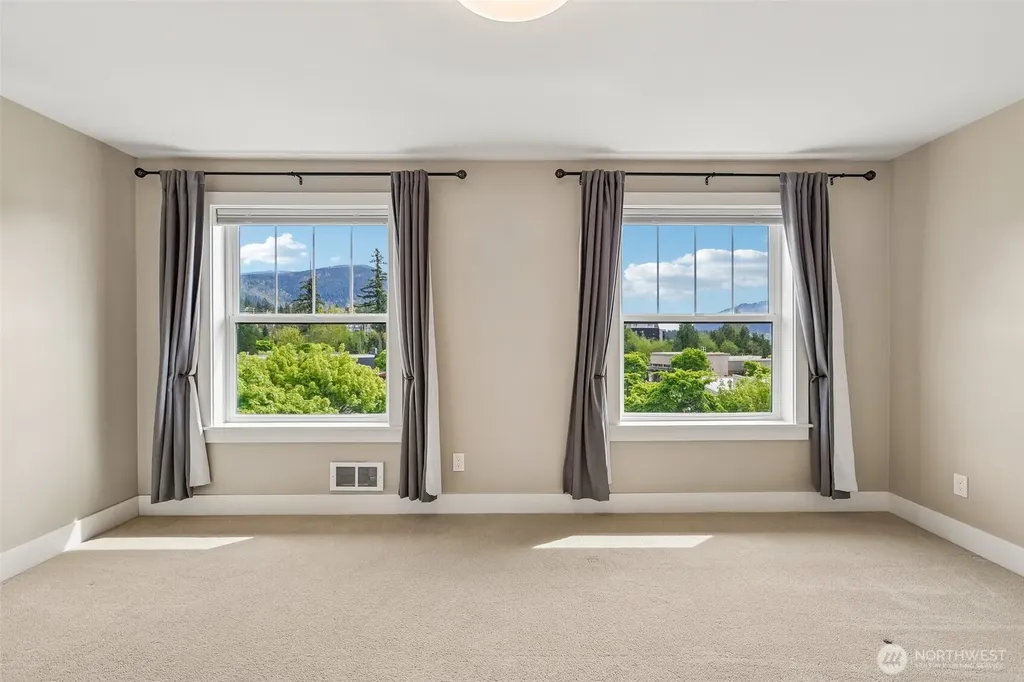 1078 NE High Street Issaquah WA 98029