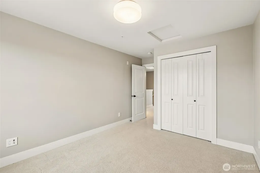 1078 NE High Street Issaquah WA 98029