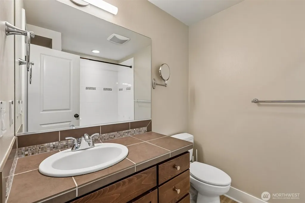 1078 NE High Street Issaquah WA 98029
