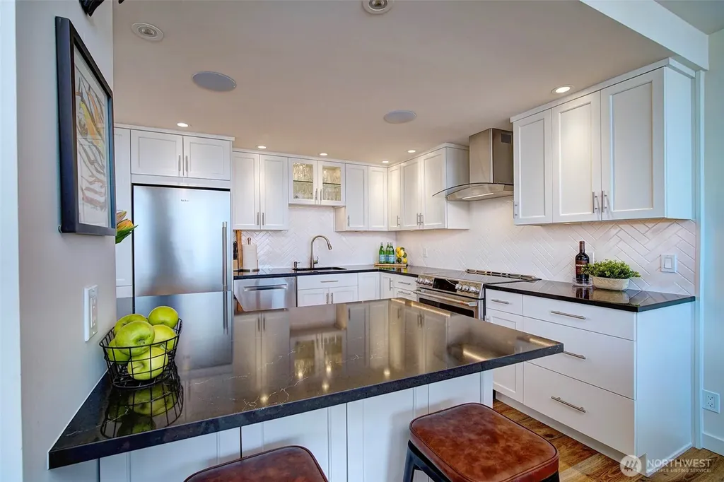 6535 Seaview Avenue NW Seattle WA 98117