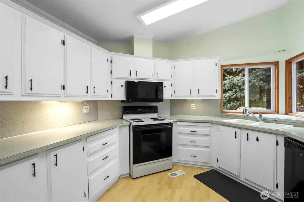140 Frederick Drive Sequim WA 98382