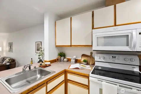 8017 NE 177th Court Kenmore WA 98028