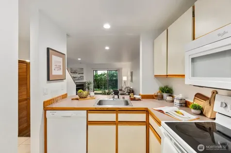 8017 NE 177th Court Kenmore WA 98028