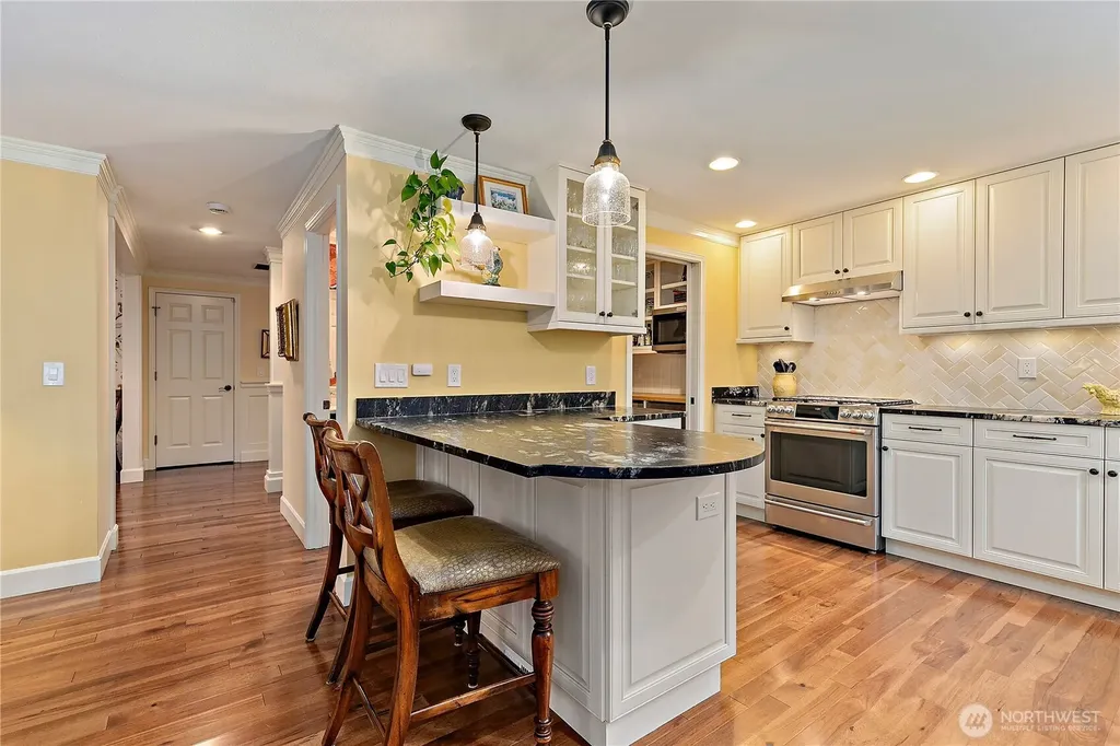 6771 81st Avenue SE Mercer Island WA 98040