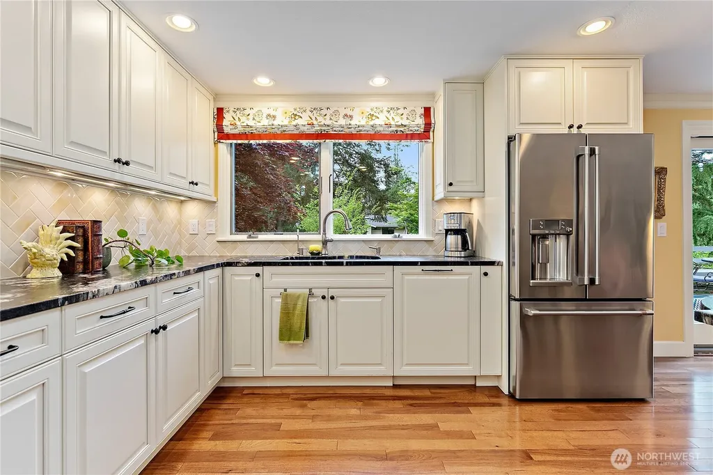 6771 81st Avenue SE Mercer Island WA 98040