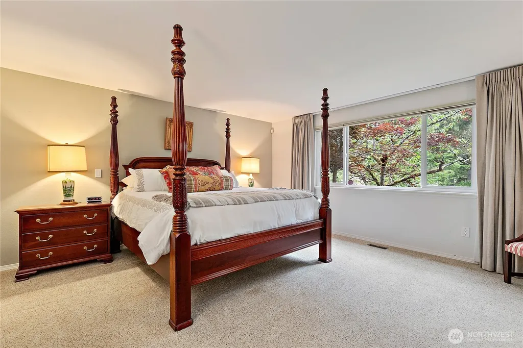 6771 81st Avenue SE Mercer Island WA 98040
