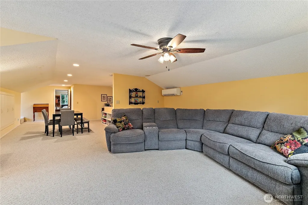6771 81st Avenue SE Mercer Island WA 98040