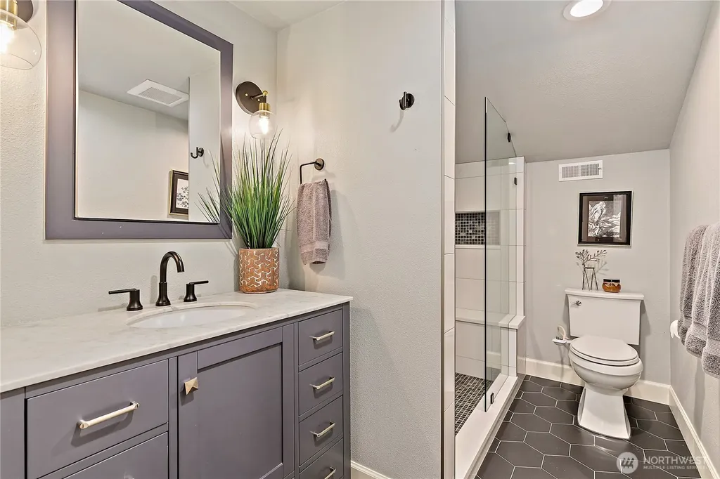 6771 81st Avenue SE Mercer Island WA 98040