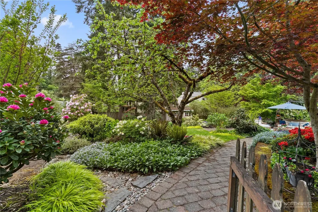 6771 81st Avenue SE Mercer Island WA 98040