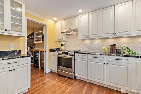 6771 81st Avenue SE Mercer Island WA 98040