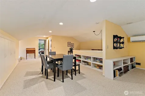 6771 81st Avenue SE Mercer Island WA 98040