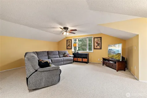 6771 81st Avenue SE Mercer Island WA 98040