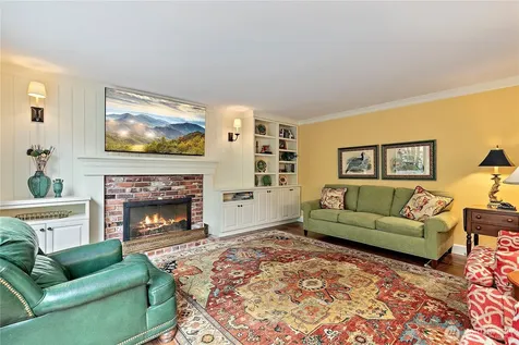 6771 81st Avenue SE Mercer Island WA 98040