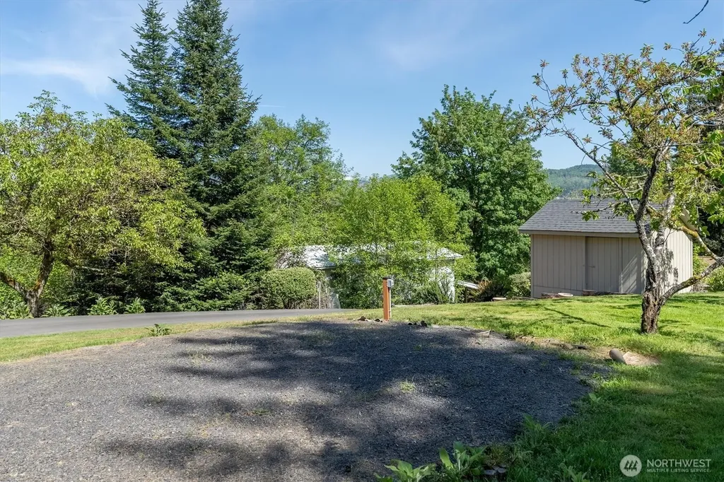 672 Walker Road Kelso WA 98626
