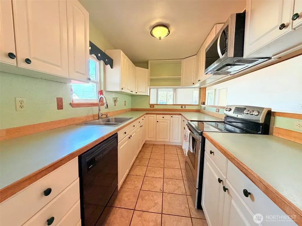 2006 W 2nd Street Aberdeen WA 98520