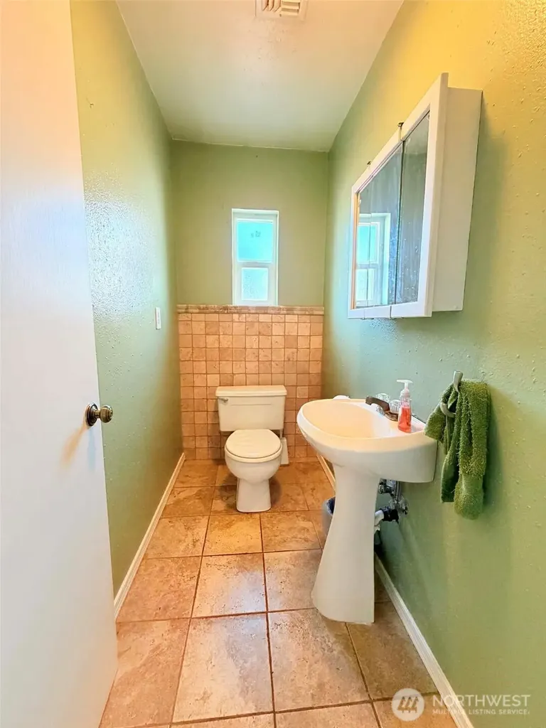 2006 W 2nd Street Aberdeen WA 98520