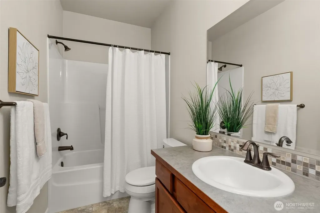 2843 South Bay Road NE Olympia WA 98506