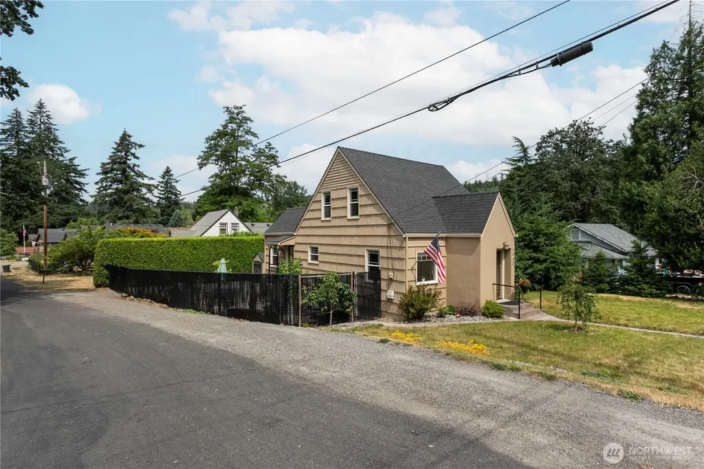 1035 5th Street Washougal WA 98671