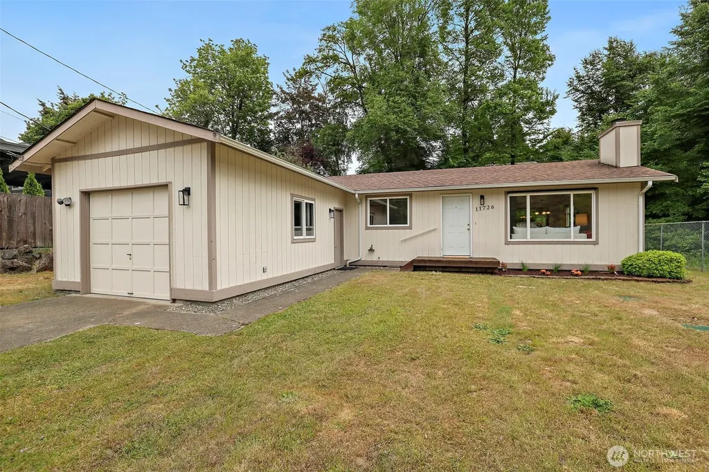 11726 8th Avenue S Burien WA 98168