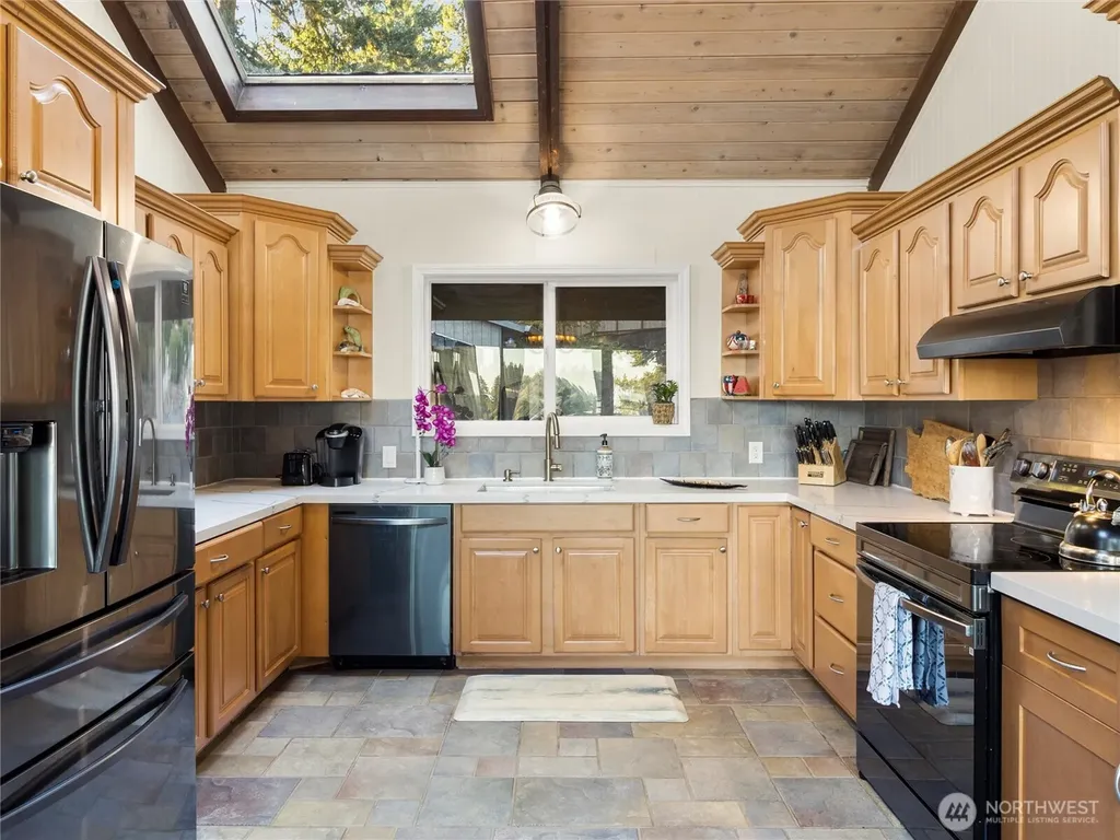 170 E Camus Drive Shelton WA 98584
