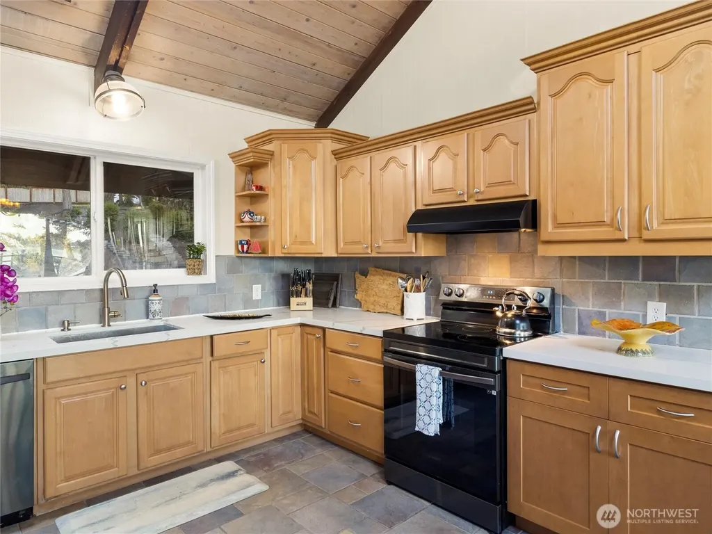170 E Camus Drive Shelton WA 98584