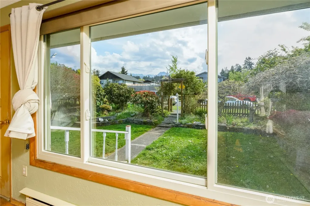 623 E 10th Street Port Angeles WA 98362