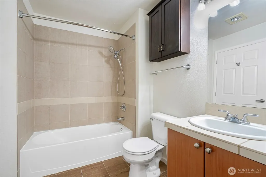 621 5th Avenue N Seattle WA 98109