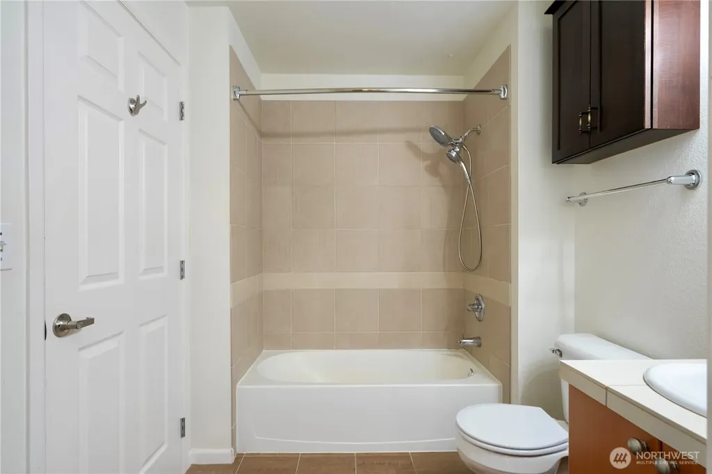621 5th Avenue N Seattle WA 98109