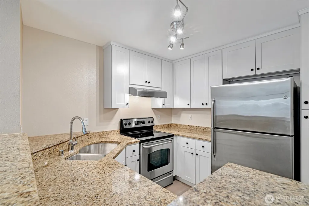 621 5th Avenue N Seattle WA 98109