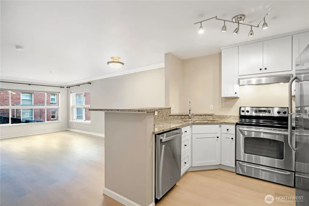 621 5th Avenue N Seattle WA 98109