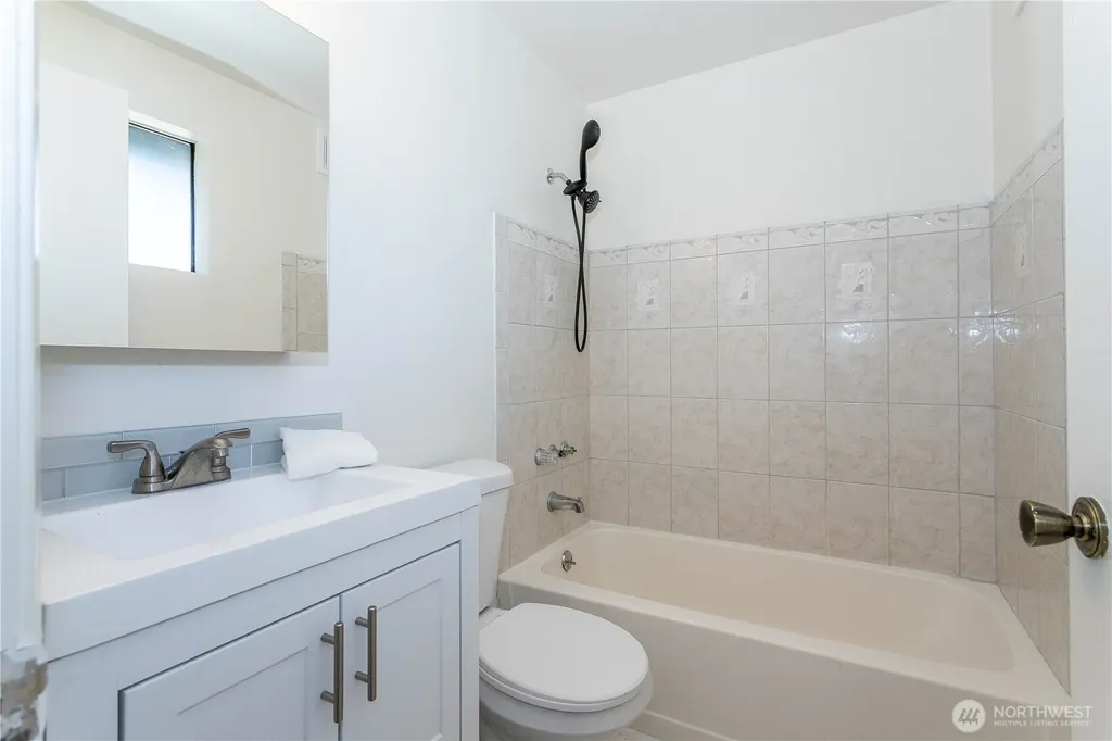 2104 N 188th Street Shoreline WA 98133