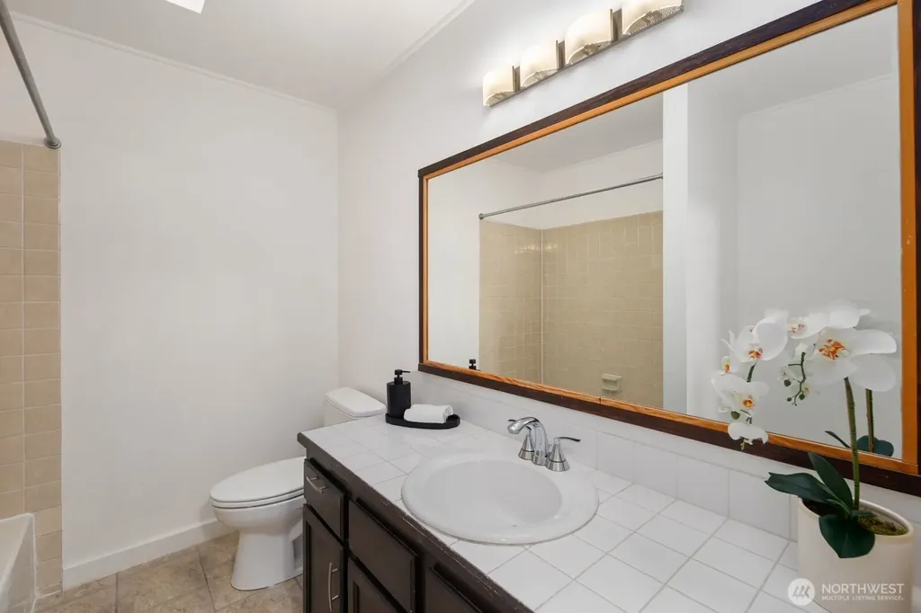6620 28th Avenue NW Seattle WA 98117