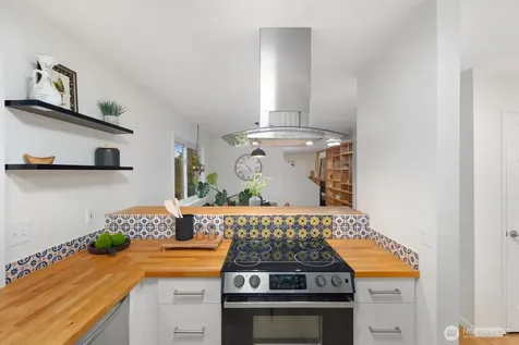 6620 28th Avenue NW Seattle WA 98117