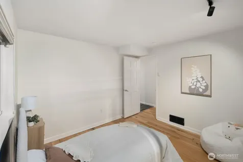 6620 28th Avenue NW Seattle WA 98117