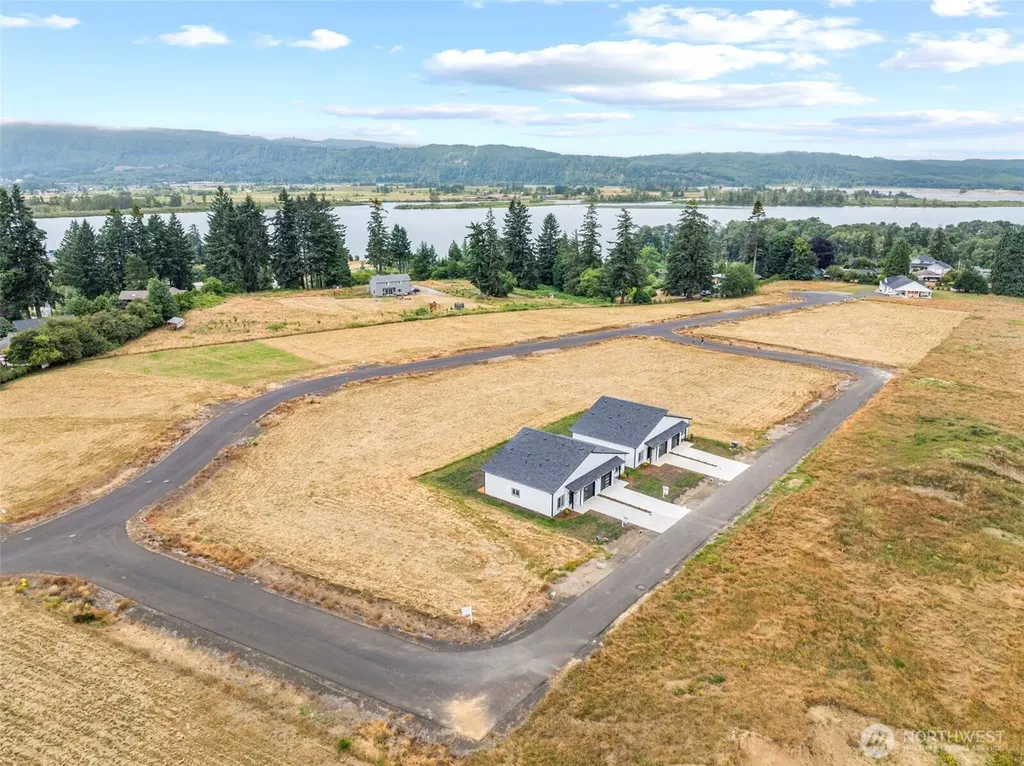 18 Sunnyfield Drive Cathlamet WA 98612