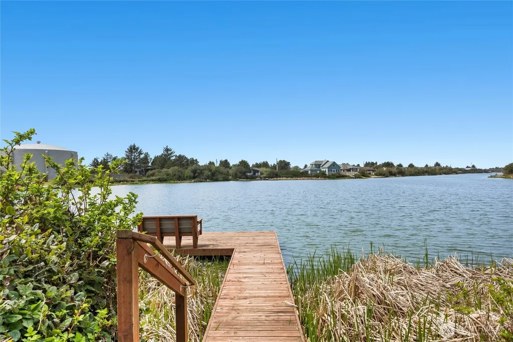 1019 Wawona Avenue SE Ocean Shores WA 98569