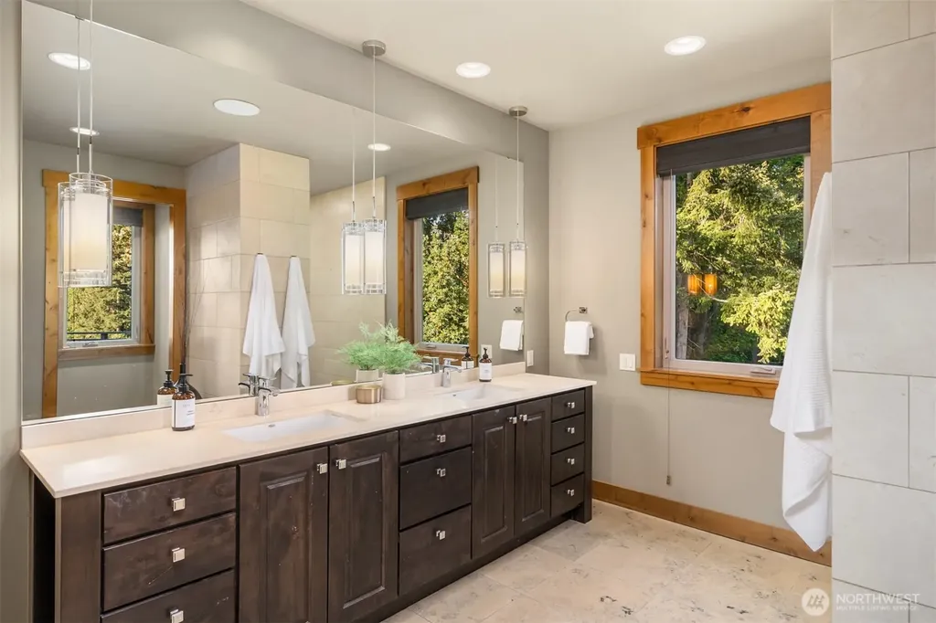 26868 Sunnyview Lane NE Kingston WA 98346