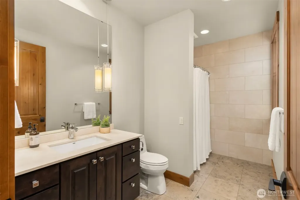 26868 Sunnyview Lane NE Kingston WA 98346